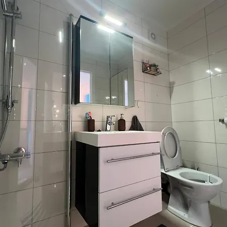 Apartment Sunny Gateaway In Lerstad, Suitable For Two Guests Alesund
