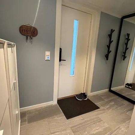 Apartment Sunny Gateaway In Lerstad, Suitable For Two Guests Alesund