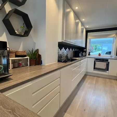 Sunny Gateaway In Lerstad, Suitable For Two Guests * Ålesund